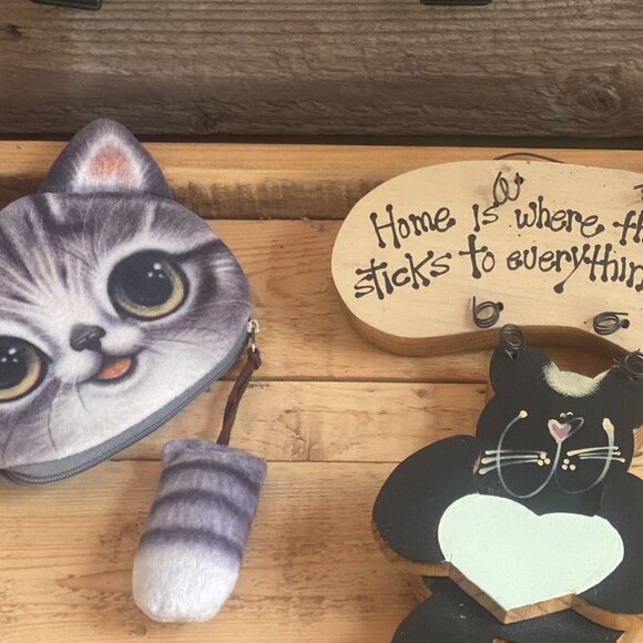 44-(2fer) In PURSEuit Of PussyCats - Picture 1 of 11